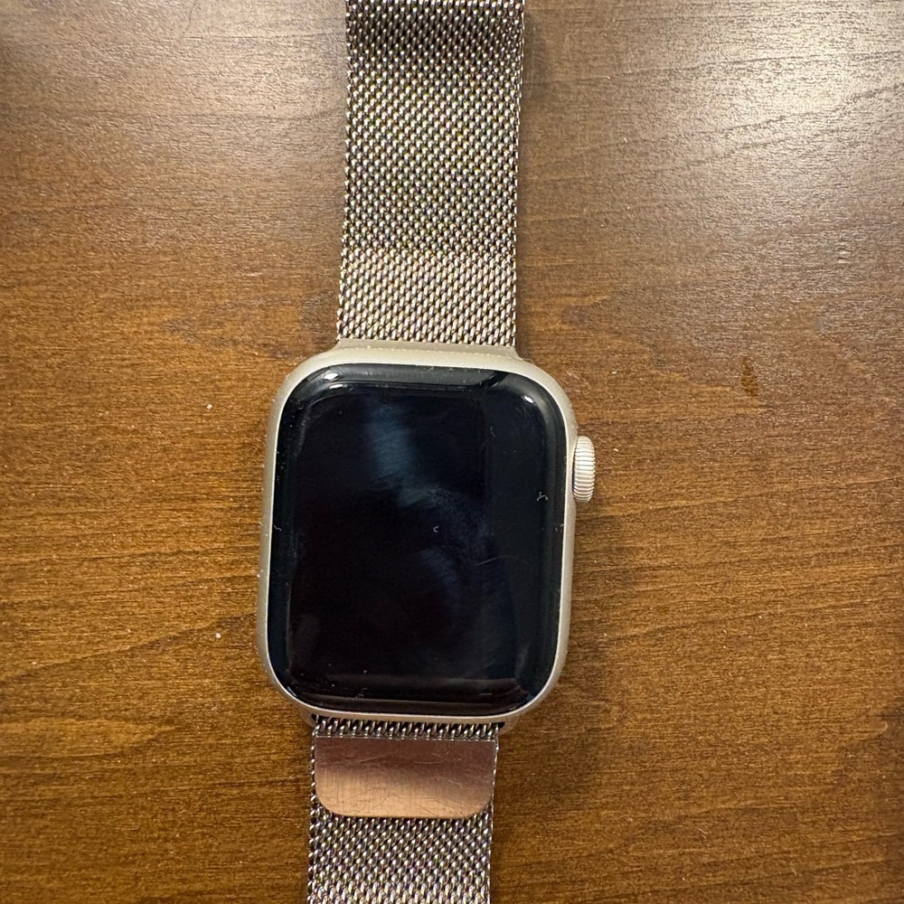 LIKE NEW Apple Smartwatch Series 8 with Gold Mesh Band